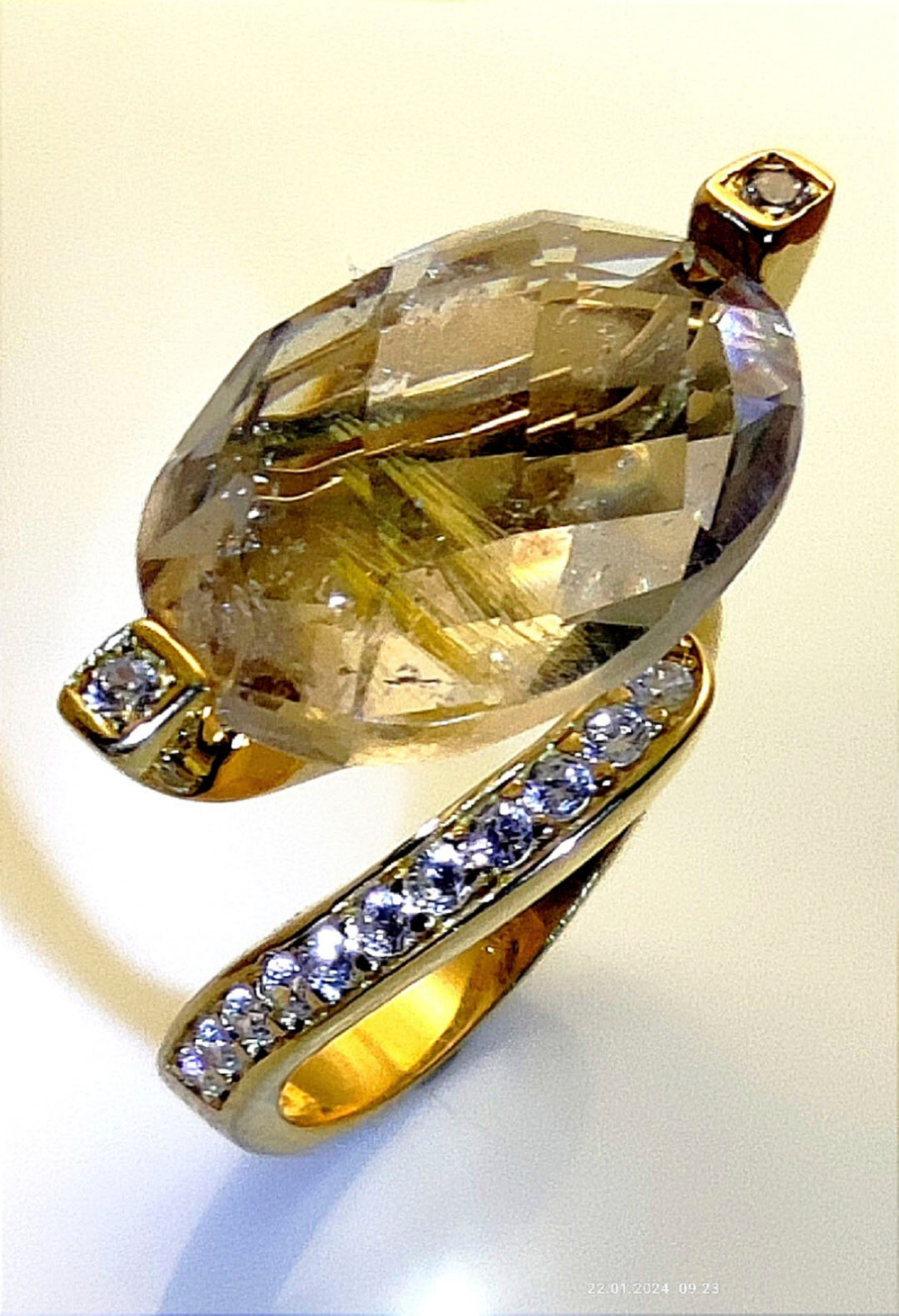 Ювелирное кольцо Эстерелла золото 585, кварц, фианит