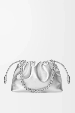 Loewe Средняя сумка-клатч Flamenco из ламинированной овечьей кожи, серебряный