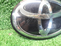 Эмблема решетки радиатора Land Cruiser 200 (15-21)