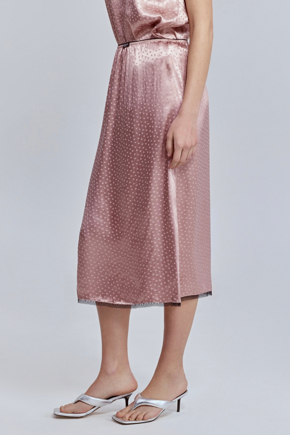 Юбка с кружевом из атласа