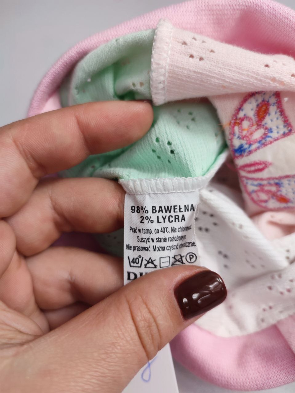 Шапка из хлопка на завязках для новорожденного