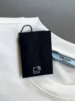 Футболка Prada