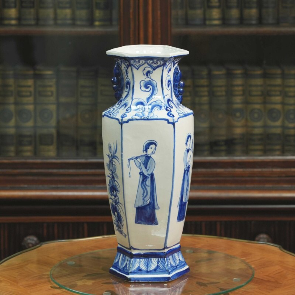 Китайская ваза с жанровыми сценами музыки и танца