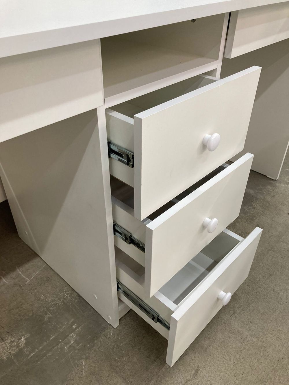 Стол письменный В-5 белый/белый