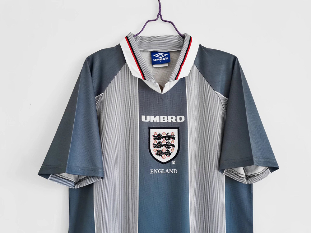 Ретро-форма сборной Англии 1996