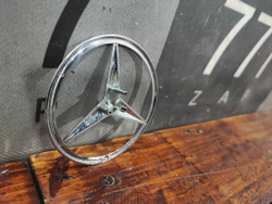 Эмблема крышки багажника Mercedes C-Class (W205) 14-23 Б/У Оригинал A2058174500