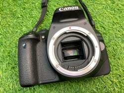 Canon 550D kit 18-55mm 3.5-5.6 III 9.000 кадров