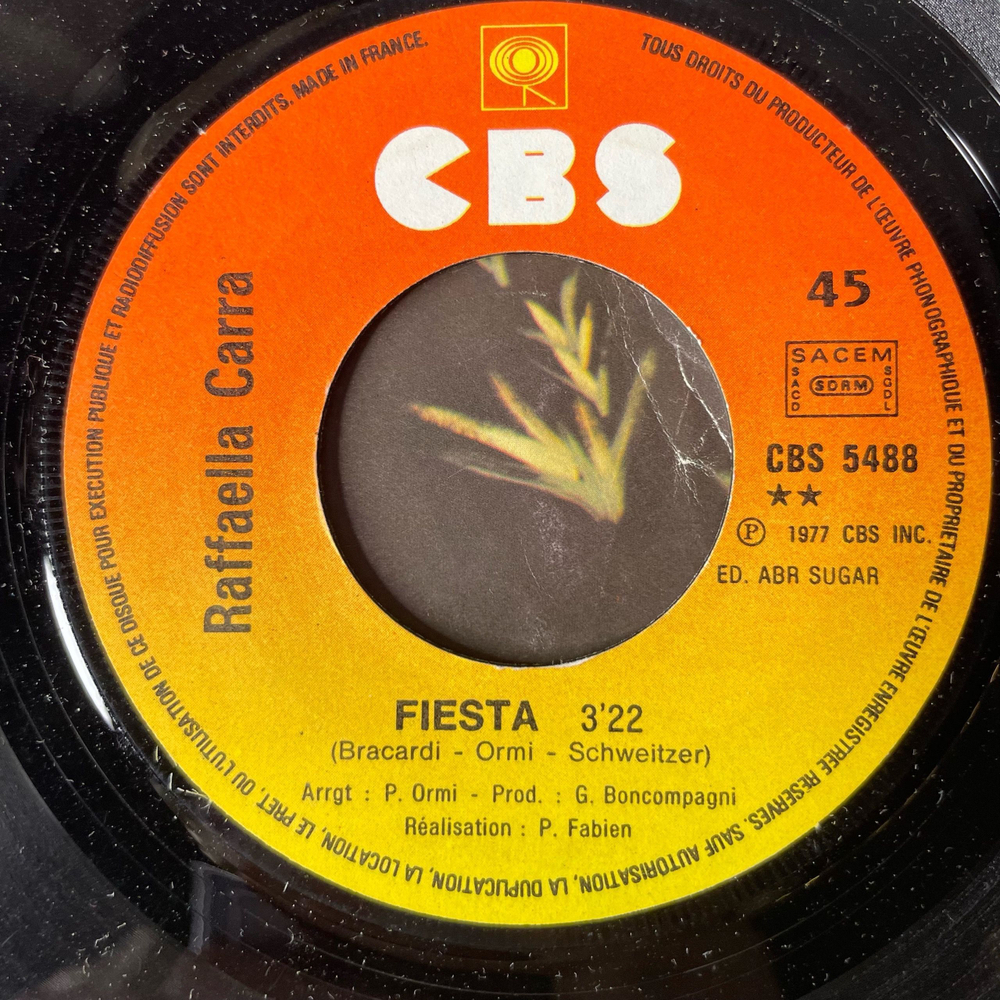 Винтажная виниловая пластинка 7 дюймов (маленькая пластинка) Raffaella Carra, Super Francais / Fiesta (Франция 1977)