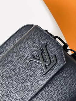 Сумка-мессенджер Louis Vuitton