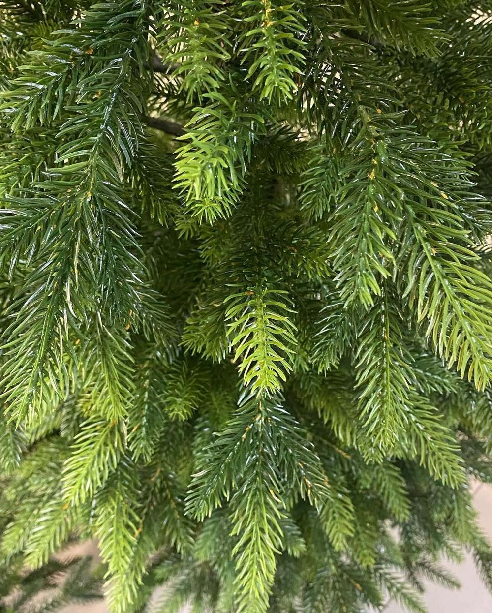 Искусственная елка на ножке «Николь» (Литая хвоя) от 1,8 м до 2,1 м