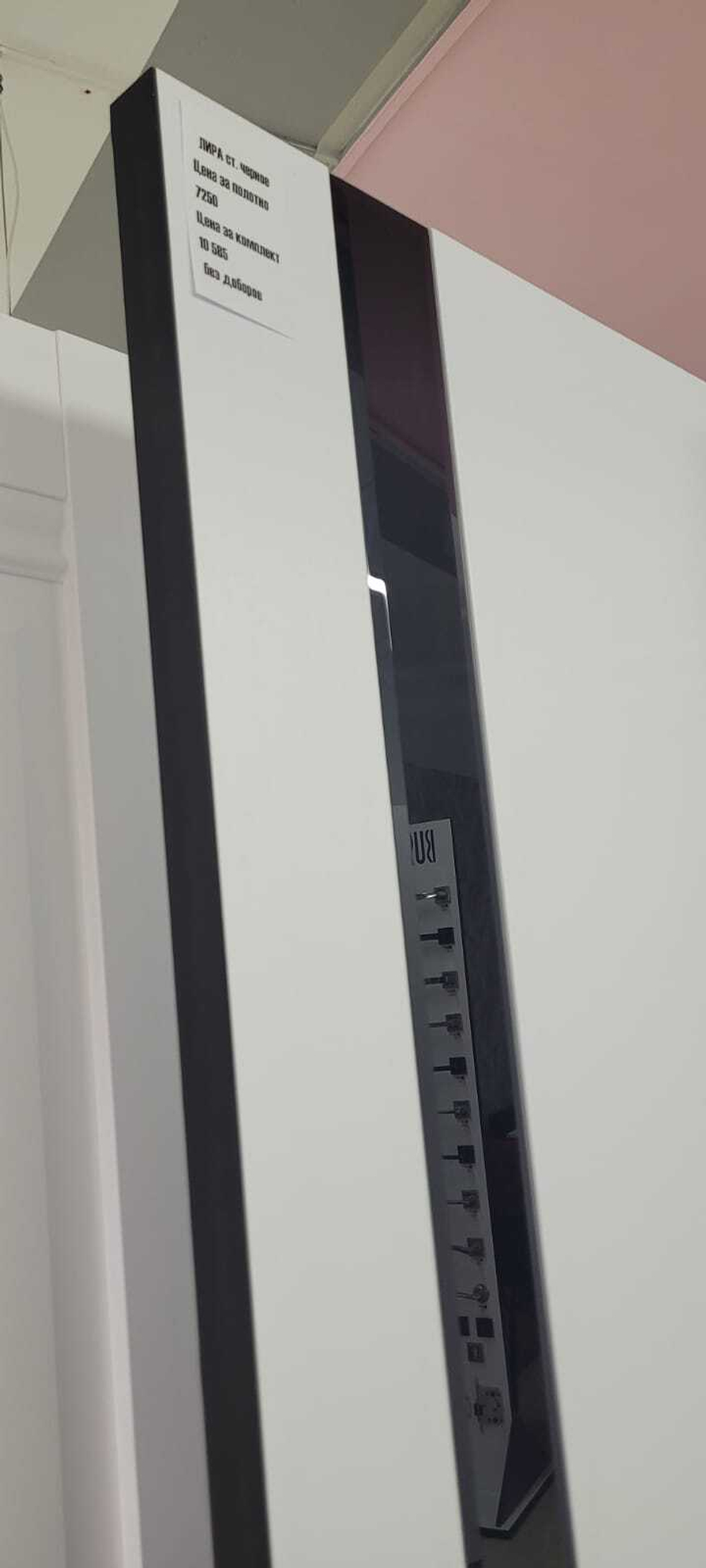 Дверь межкомнатная  Лира  белая