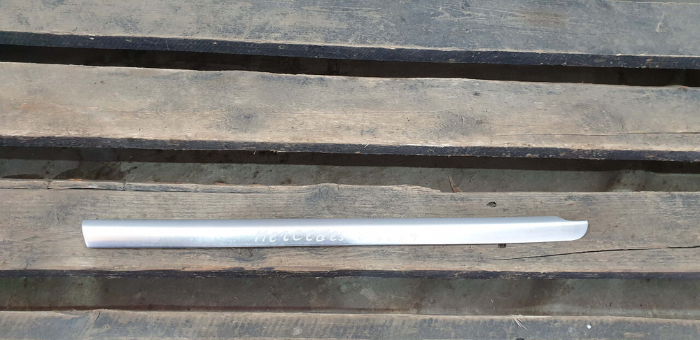 Накладка стекла заднего левого Mercedes GLC (X253) 15-нв Б/У Оригинал A2536700122