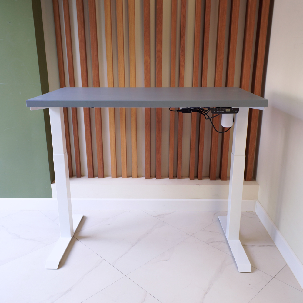 Регулируемый компьютерный стол Motor UP с регулировкой по высоте — столешница МДФ серый