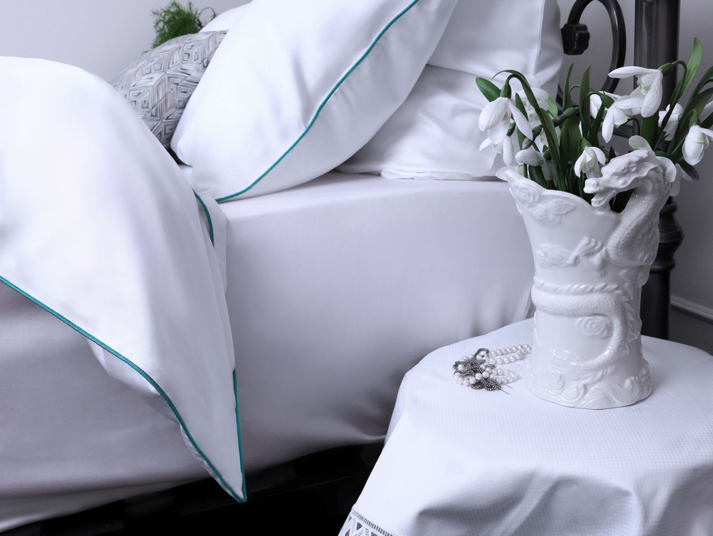 Постельное белье 2 спальное евро Mollen белое с светло-бирюзовым кантом