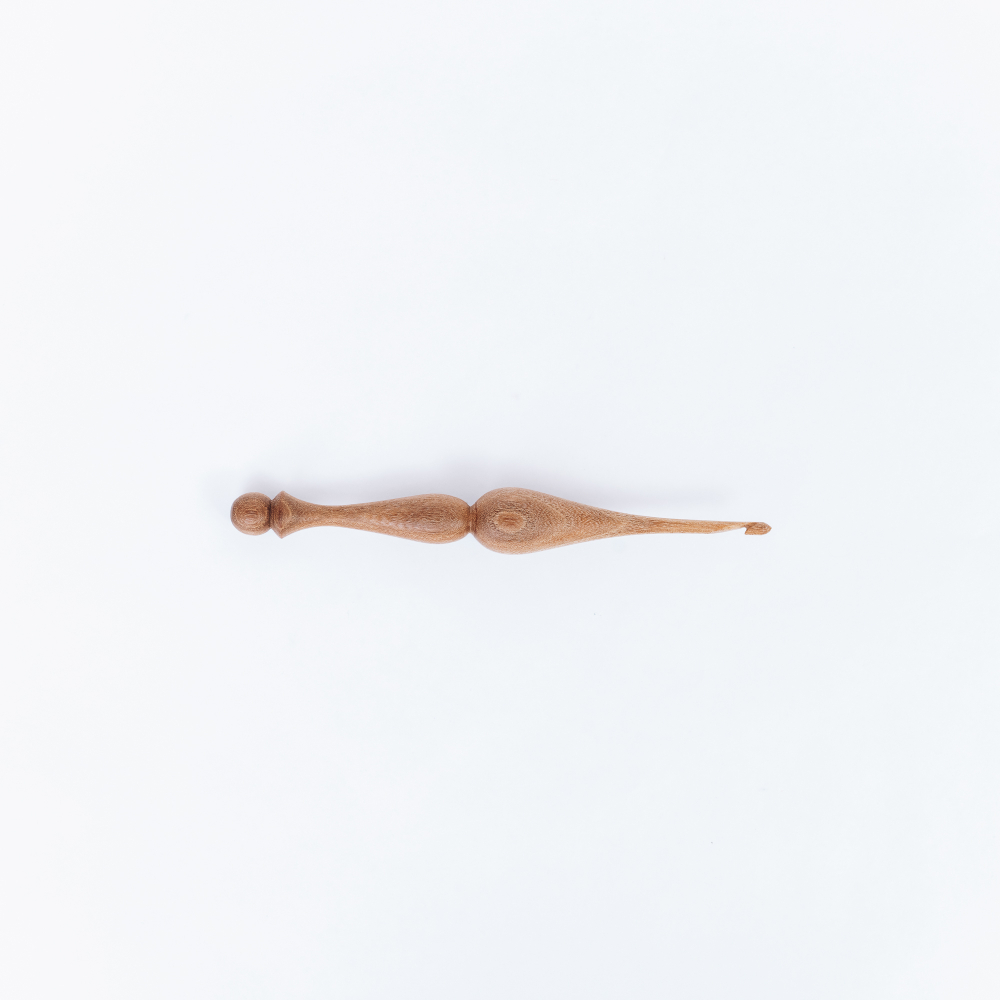 Деревянный крючок для вязания из сибирского кедра 10 мм. K191
