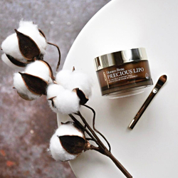 Омолаживающий крем с высокой концентрацией фуллеренов Homeo Beau Precious Lipo Cream