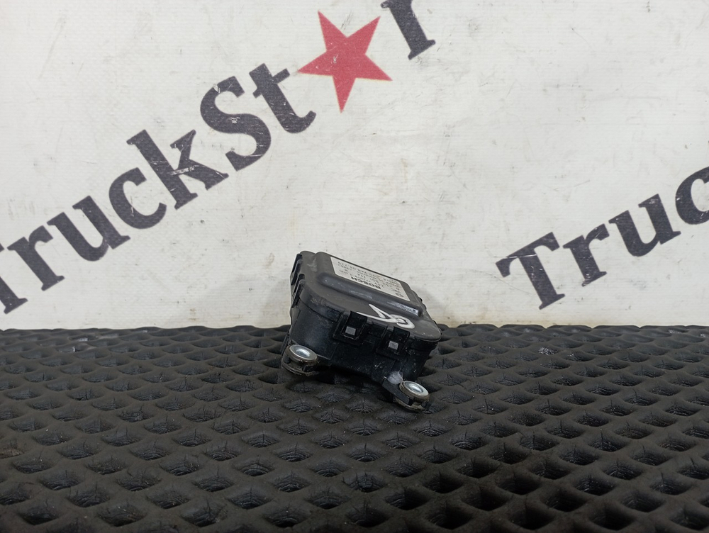 Моторчик заслонки отопителя