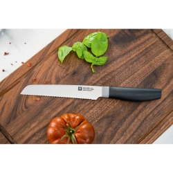 Zwilling Нож Now S черный 13 см универсальный с серрейтором