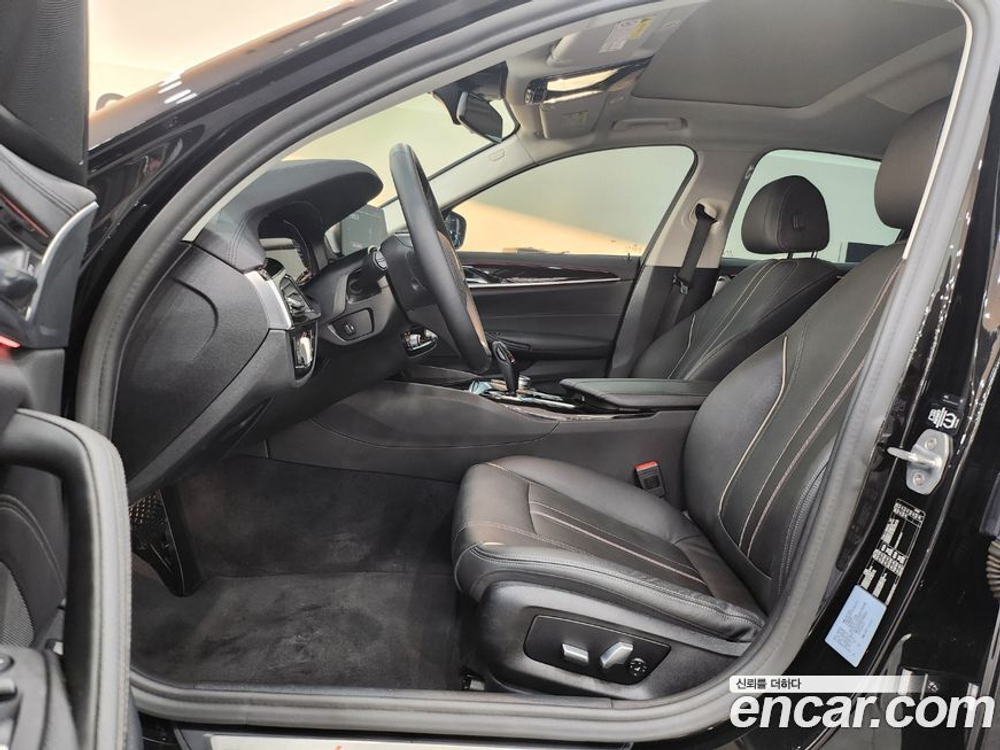 BMW 5 Series (G30) 520i Luxury (03.2020)