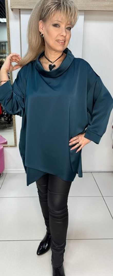 Нарядная туника в цвете изумруд с разной длиной по низу