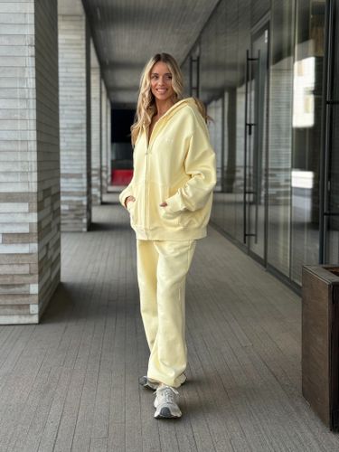Желтый хлопковый спортивный костюм