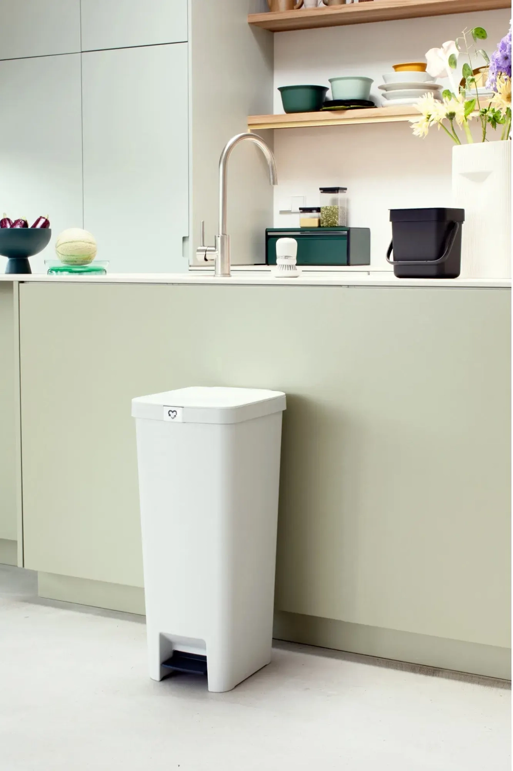 Brabantia Контейнер для мусора StepUp 40л Светло-серый