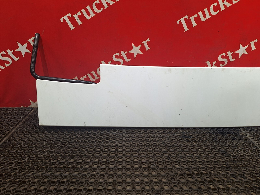 Спойлер кабины боковой правый