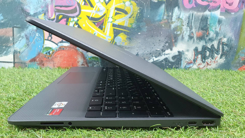 Ноутбук HP 15s-eq1068ur 286V0EA 15.6"/1366x768, AMD Athlon Silver 3050U 2.3 ГГц, 4 ГБ