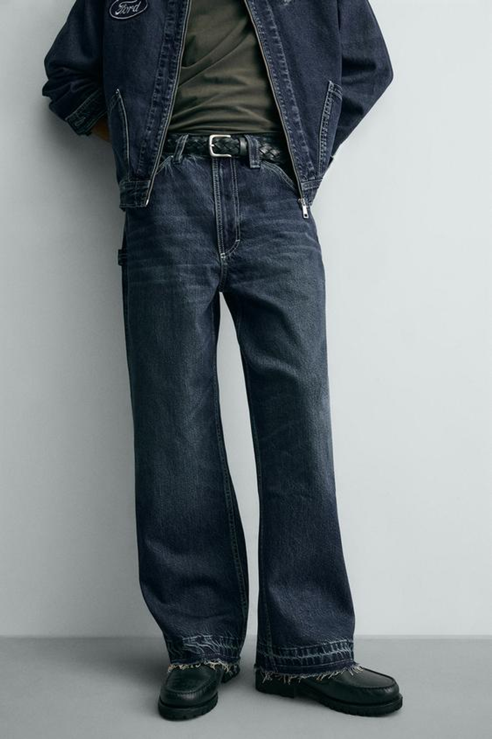 ZARA Х FORD ДЖИНСЫ RELAXED FIT С НАШИВКОЙ, СИНИЙ