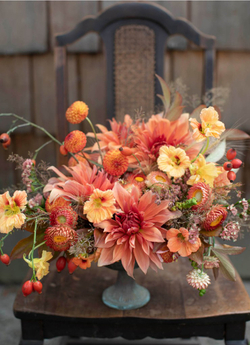 Floret Farm`s. Discovering Dahlias: A Guide to Growing and Arranging Magnificent Blooms