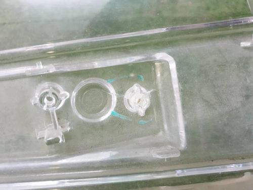 Стекло фары правое Toyota Land Cruiser 200 (2015-2021) LED