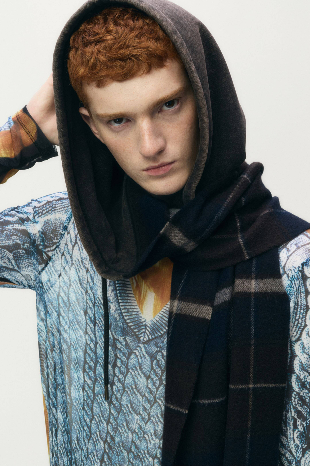 H&M - Glenn Martens Шерстяной шарф с капюшоном, темно-синий