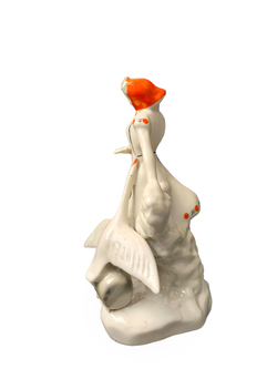 Фарфоровая статуэтка "Птичница" Сысерть СССР