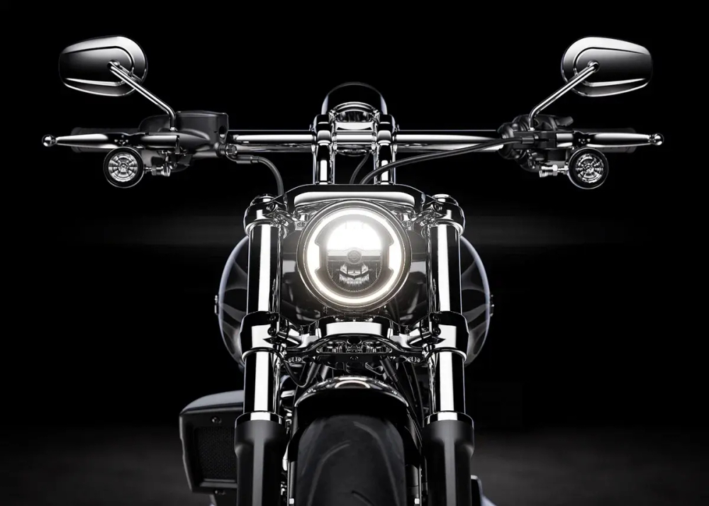 BREAKOUT 117 (VIVID BLACK) 2025