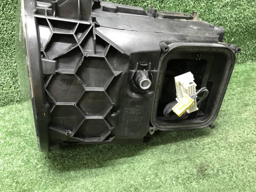 Фара правая Mercedes G W463 (2018-2024) LED