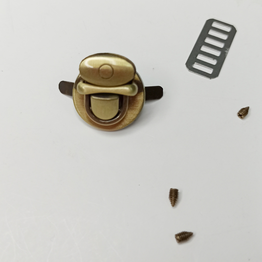 Замок-защелка на винтах 20*28 Антик