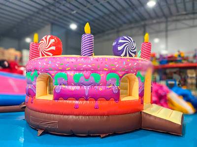 Коммерческий надувной батут "Торт"  без крыши 4.5*4.5*3 м