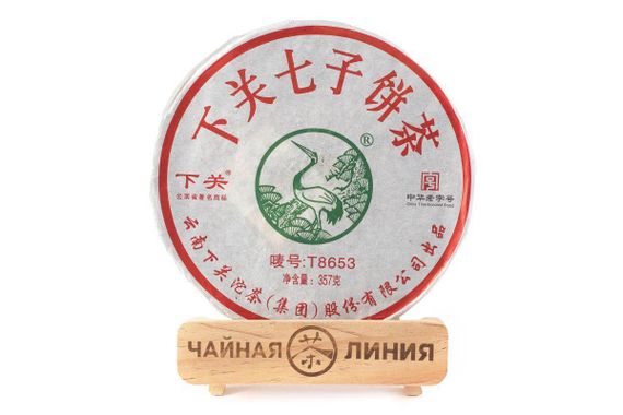 Шэн пуэр 2013 г. «T8653» марки «Сосна и журавль» завода «Сягуань» блин 357 г