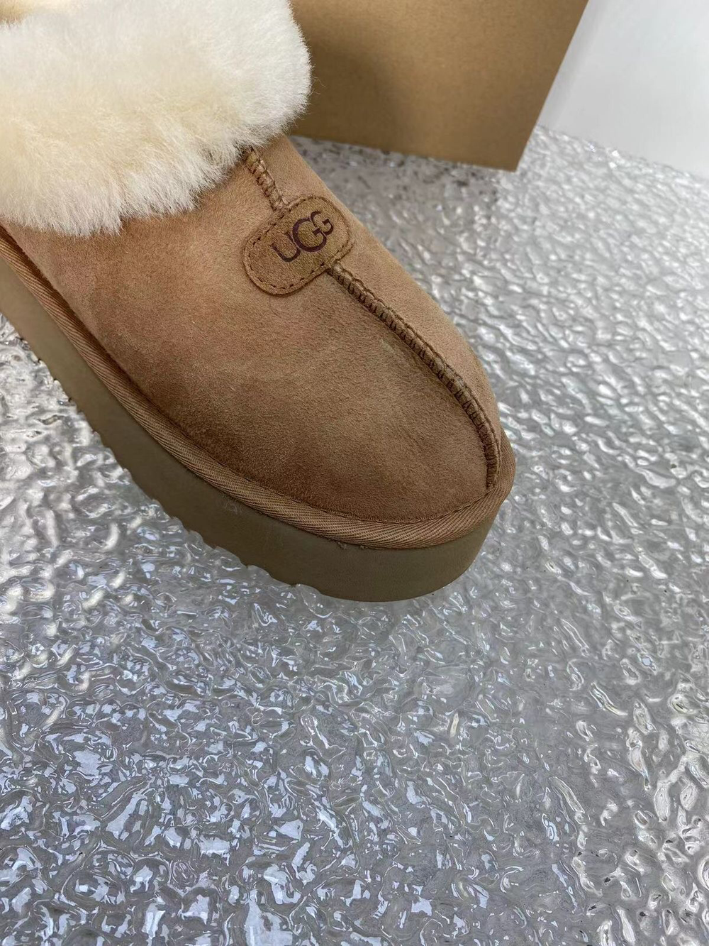 UGG