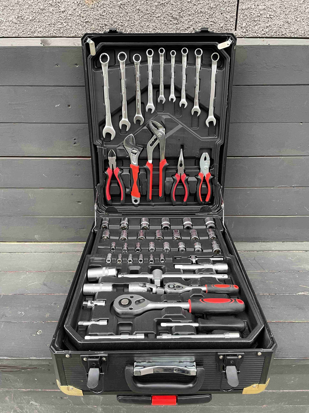 Набор инструментов для авто, 187 предметов (в чемодане на колесах)