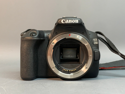 Canon 250D Kit 18-55mm STM 27.000 кадров