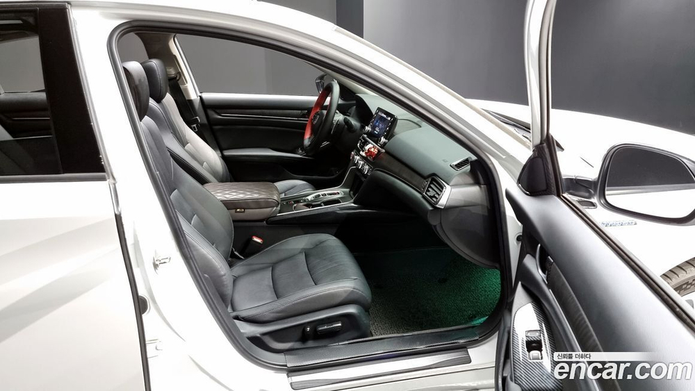 Honda Accord 10 Generation 2.0 Hybrid Touring (09.2020)