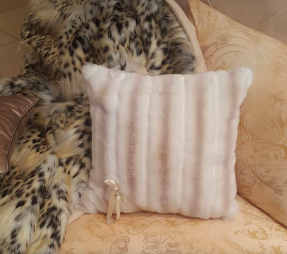 Подушка декоративная 42х42 Blumarine меховая