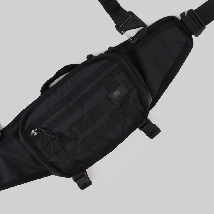 Сумка поясная Nike RPM Waistpack артикул:CQ3817-010 - купить в магазине Дайс