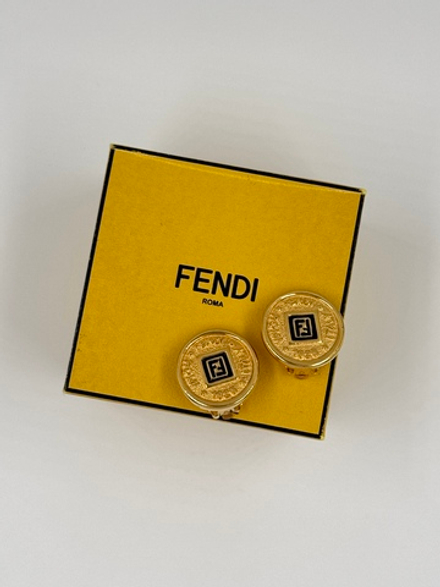 Клипсы с лого и чёрной эмалью Fendi