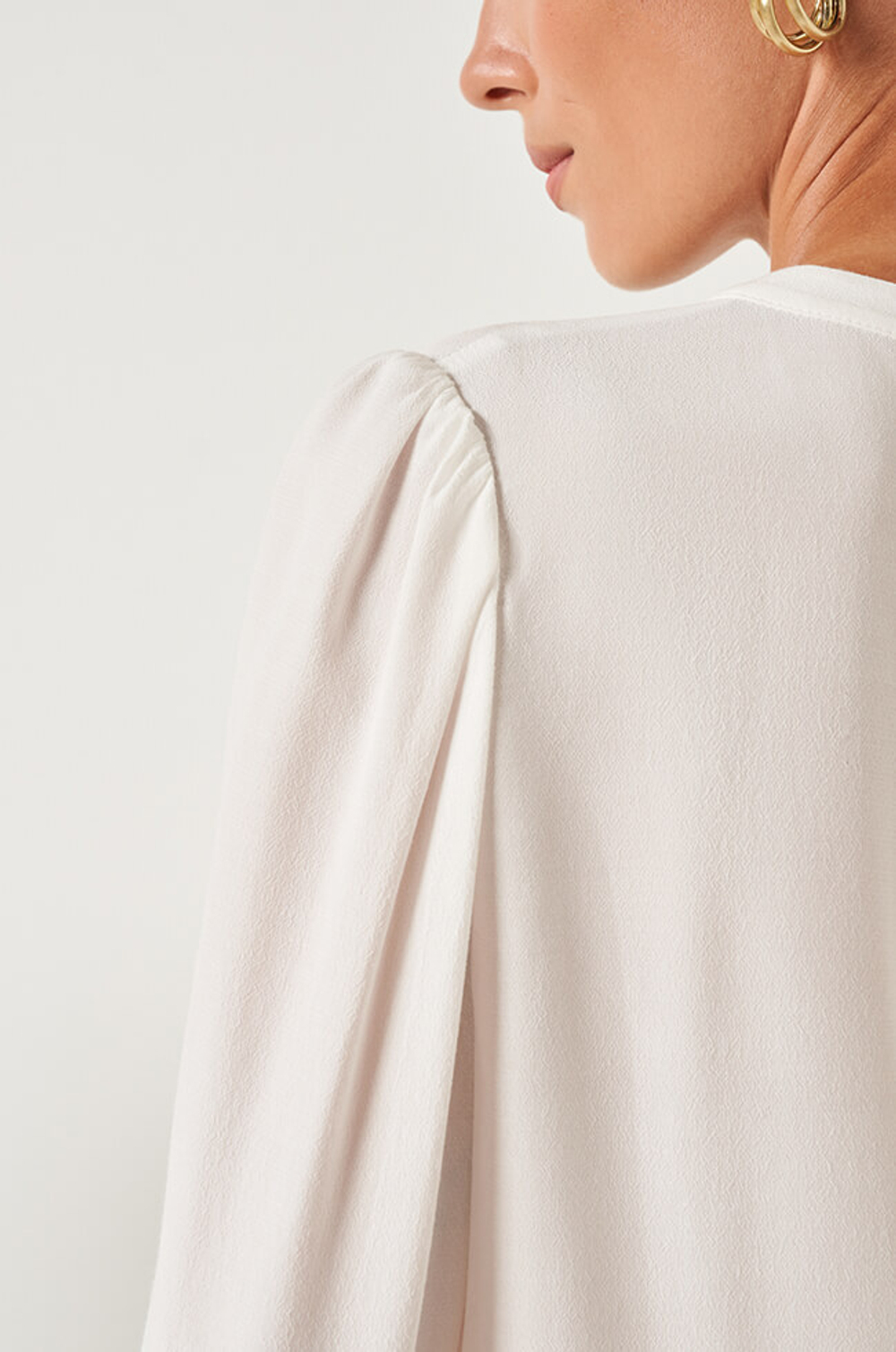 22805 Блузка женская (молочный)