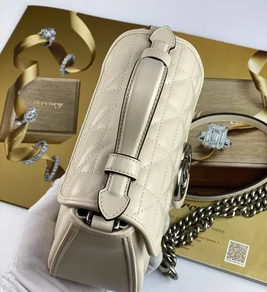Мини-сумка Gucci GG Marmont с ручкой сверху белый