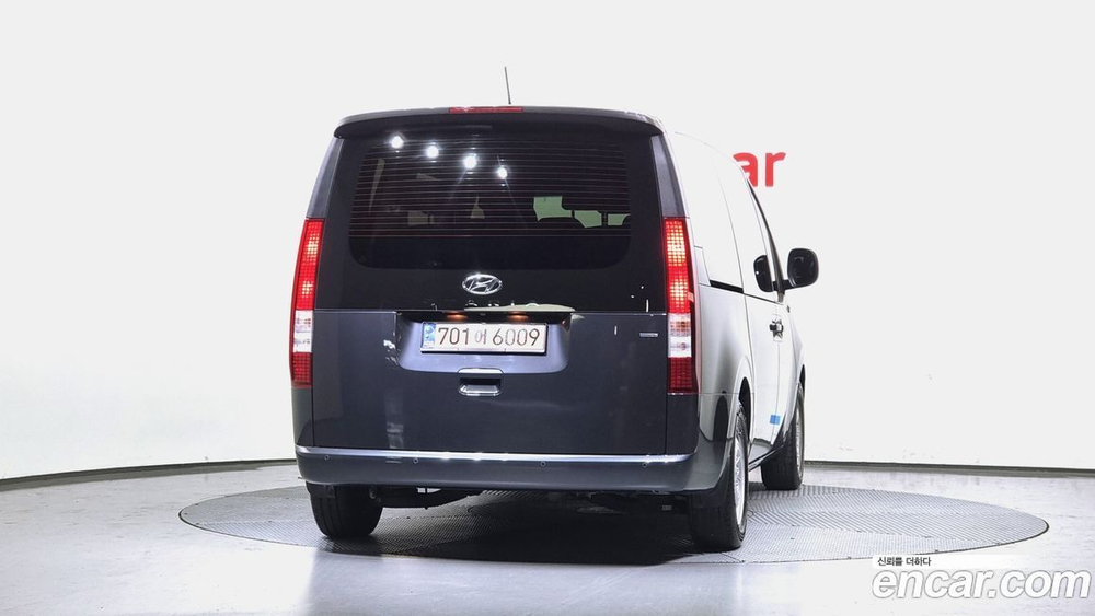 Hyundai Staria 4WD Tourer 11-и местный (05.2022)