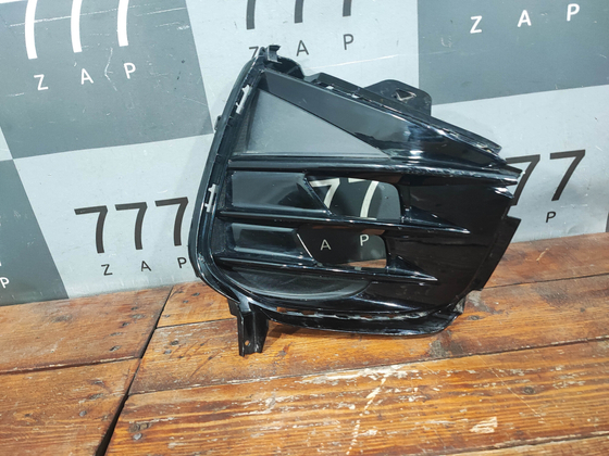 Накладка ПТФ правая Kia K5 20-нв Б/У Оригинал 86542L2310