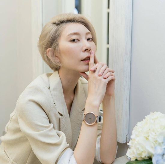 Умные часы Garmin Vívomove HR Premium розовое золото с бежевым кожаным ремешком 010-01850-09